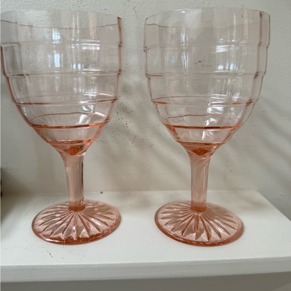Depression Glass Pair of 2 Wine/Water Glasses, Pink, Stemmed - Picture 5 of 7